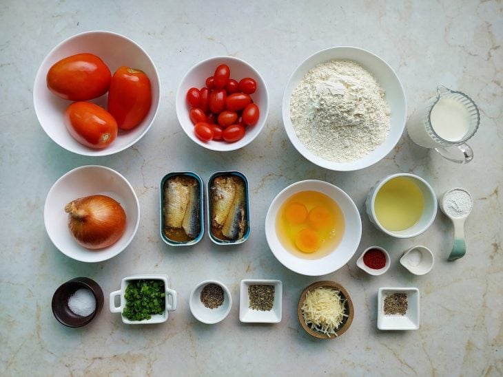 Ingredientes reunidos na bancada.