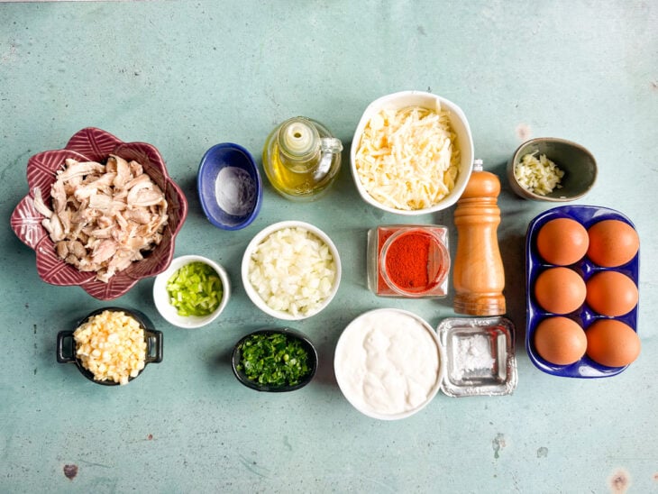 Ingredientes reunidos na bancada.