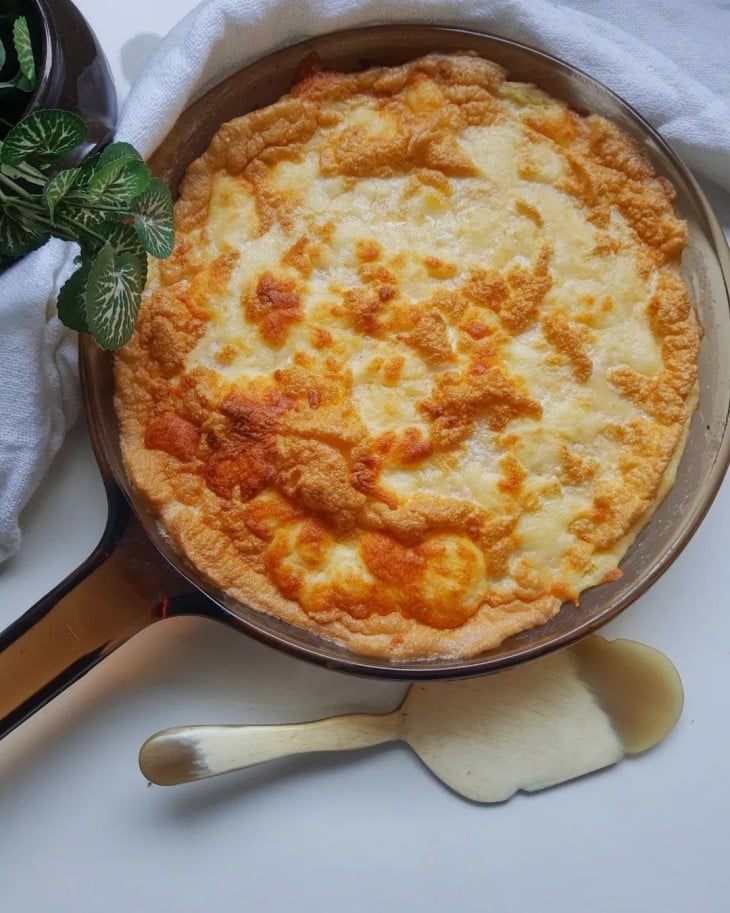 Torta suflê de batata e queijo