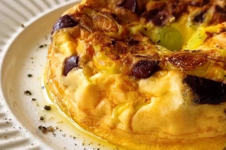 Tortilha de alho-poró e azeitona