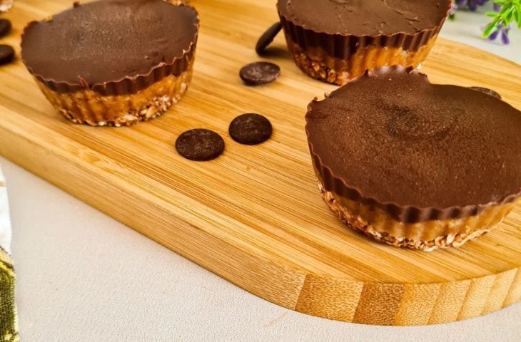 Tortinha de amendoim com chocolate e aveia