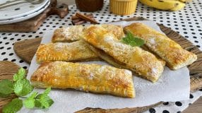 Tortinha folhada de banana