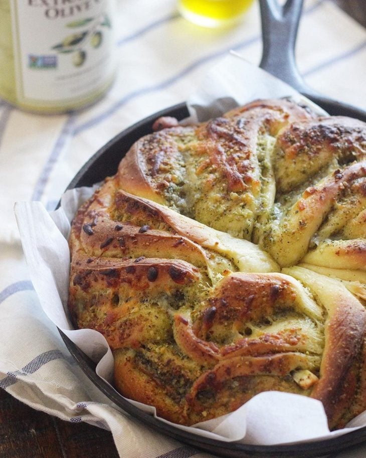 Trança de pesto e queijo