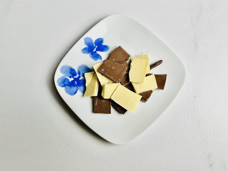 Chocolates separados em quadradinhos.