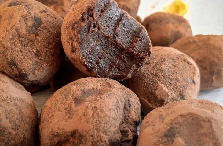 Trufa de chocolate com mel