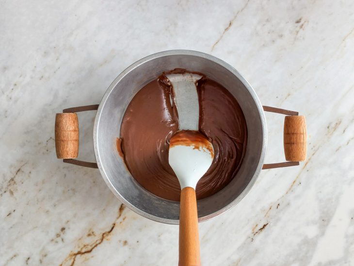 Brigadeiro no ponto correto na panela.