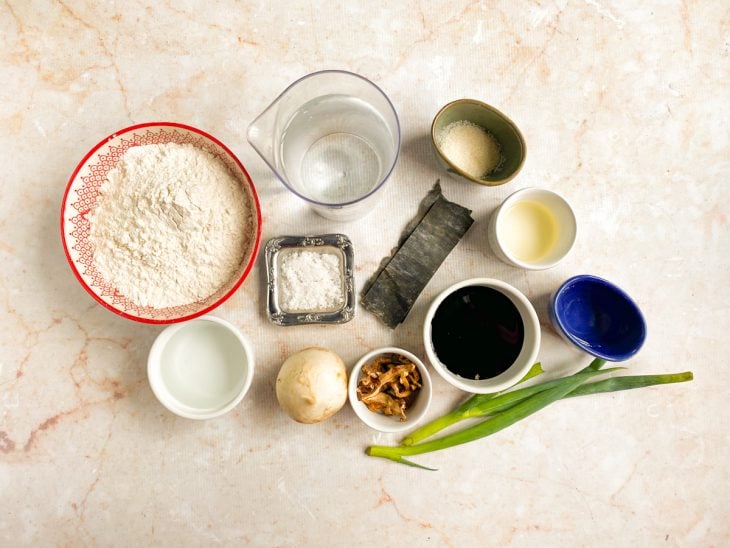 Ingredientes da receita sobre a bancada.