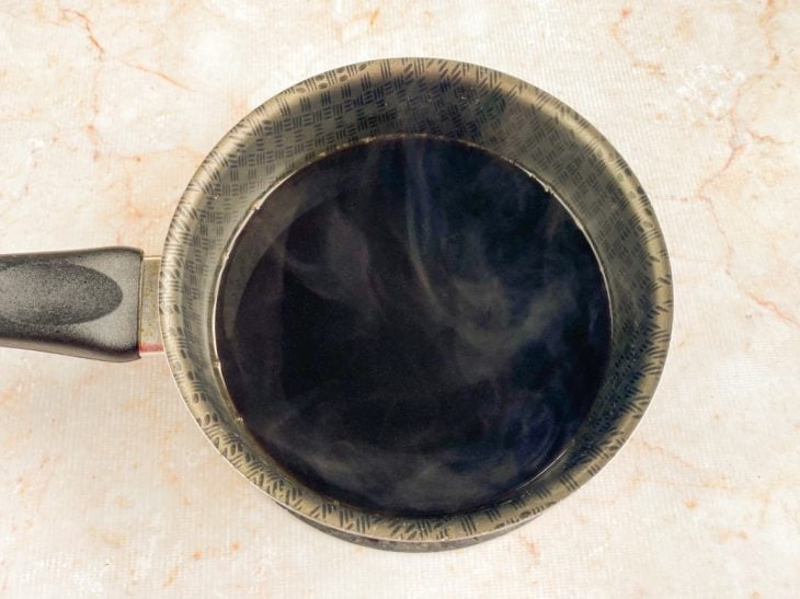Caldo pronto na panela.