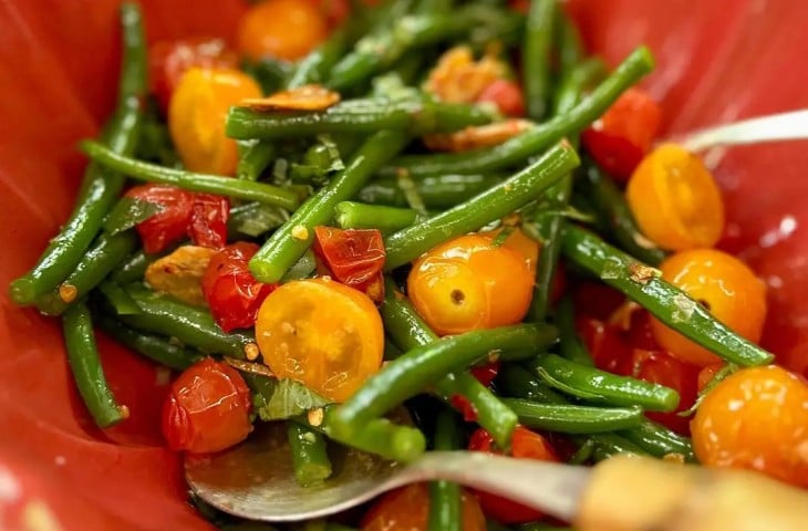 Vagem com tomatinhos e alho
