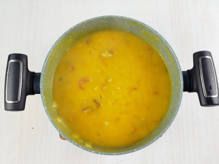 Mistura adicionada na panela.