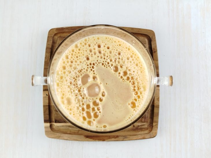 Caldo pronto na tigela.