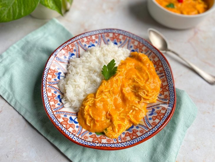 Vatapá simples e fácil servido com arroz branco.