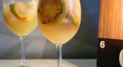 Vinho com laranjas grelhadas