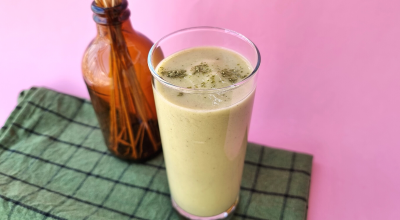 Vitamina de abacate com chá verde