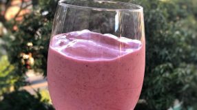 Vitamina proteica de frutas vermelhas