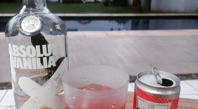 Vodka de baunilha com energético de cranberry