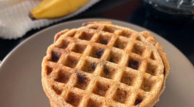 Waffle de banana com chocolate