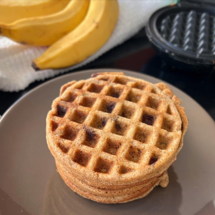 Waffle de banana com chocolate