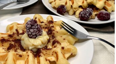 Waffle de baunilha com chocolate