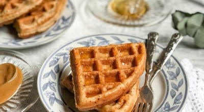 Waffle low carb de pasta de amendoim