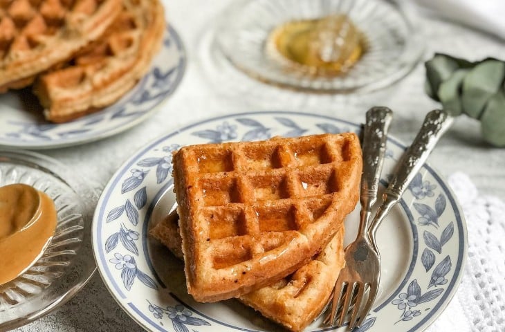 Waffle low carb de pasta de amendoim