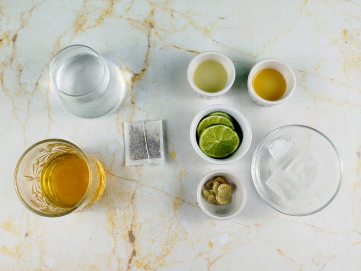 Ingredientes para a receita reunidos em uma bancada.