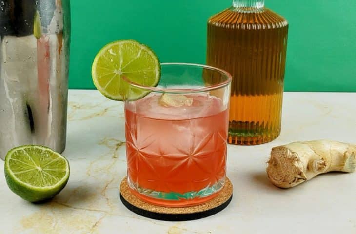 Whisky sour com gengibre