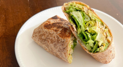 Wrap de frango com avocado