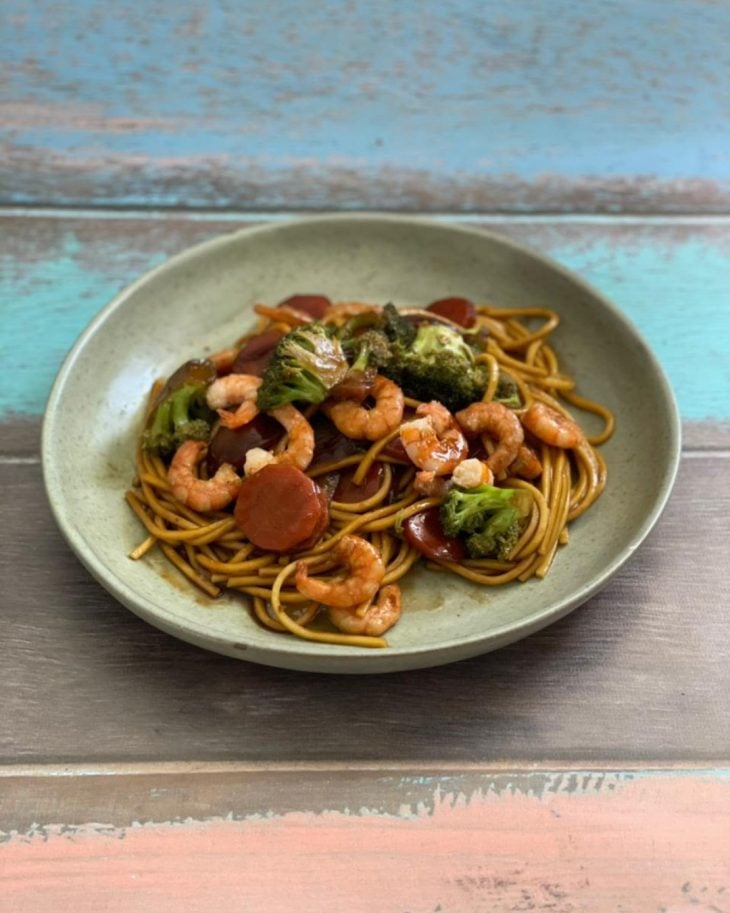 Yakisoba com camarão